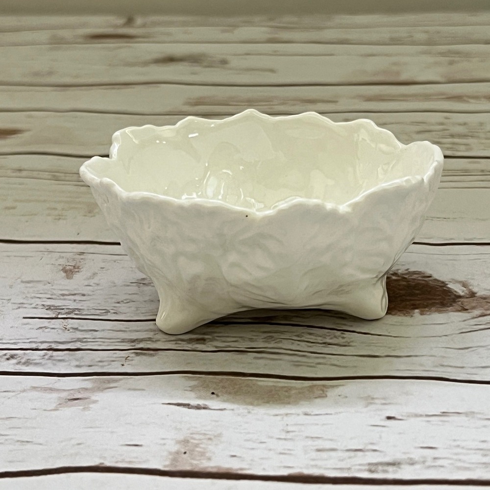Coalport Excellent Bowl White Cabbage Leaf Footed Bone China England 5in